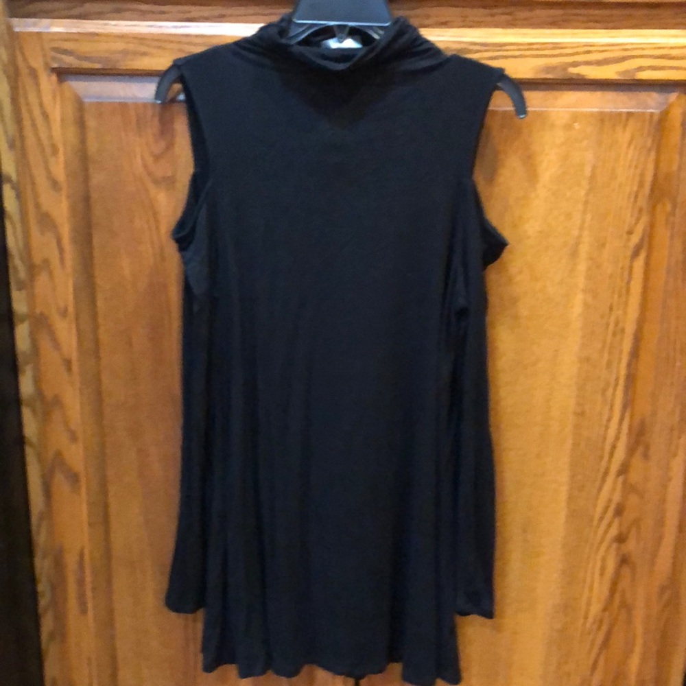 Neiman Marcus Black Cold shoulder long sleeve SZ L